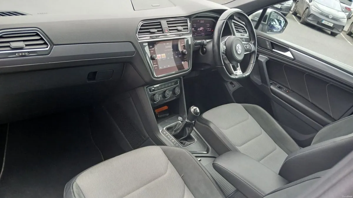 Volkswagen Tiguan R-Line 2.0 TDI 150HP **SUNROOF, - Image 3