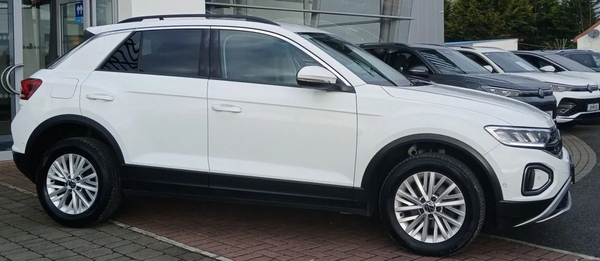 Volkswagen T-Roc Life 2.0 TDI 116HP *PARKING SENSO - Image 2