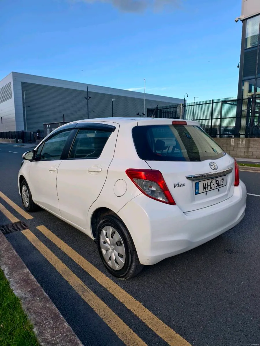 Automatic Toyota Vitz 2014 low km - Image 4