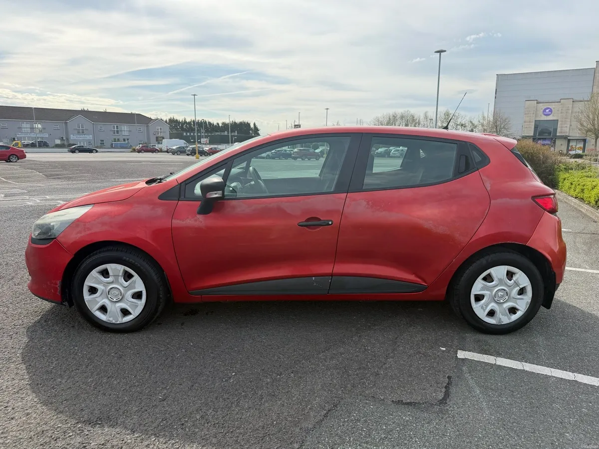 RENAULT CLIO - Image 2