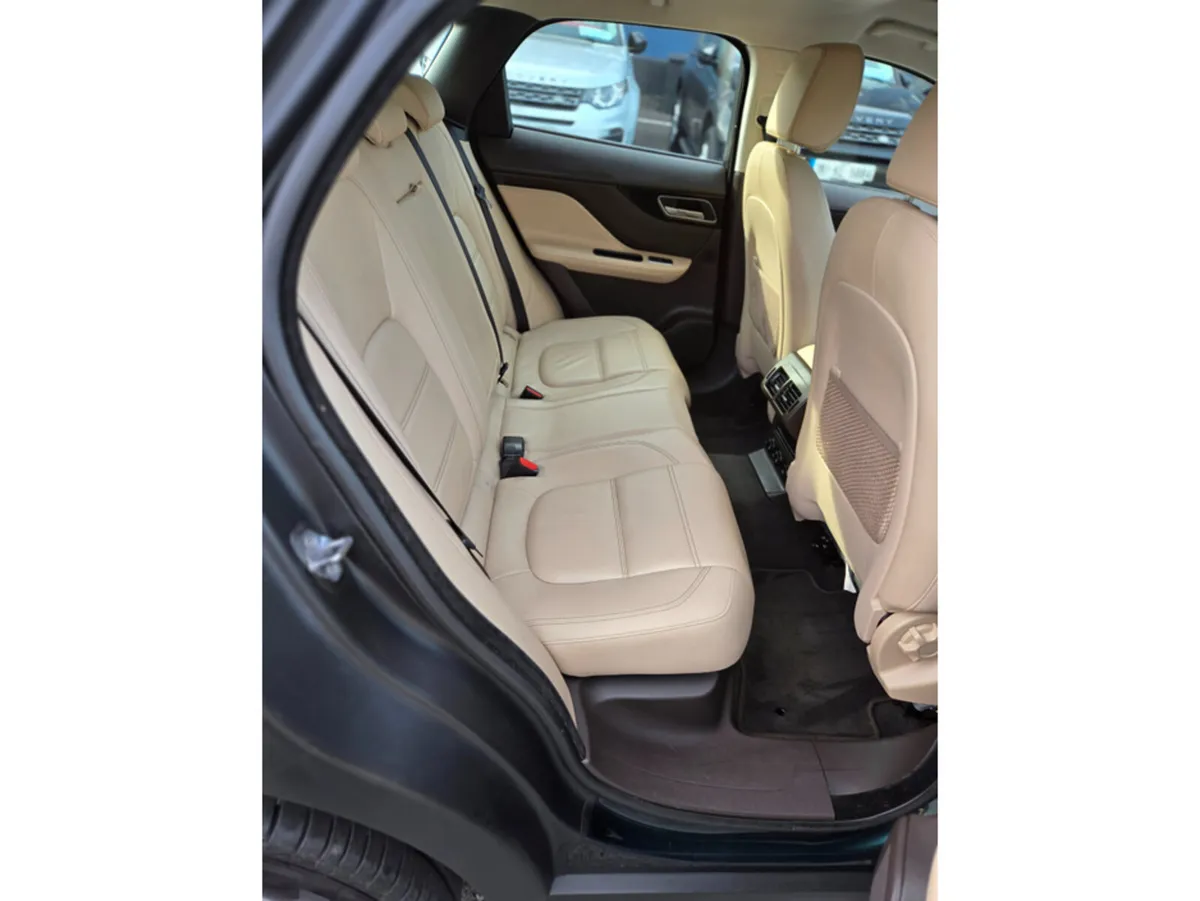 Jaguar F-Pace PRESTIGE 5DR AUTO// VERY CLEAN EXAMP - Image 4