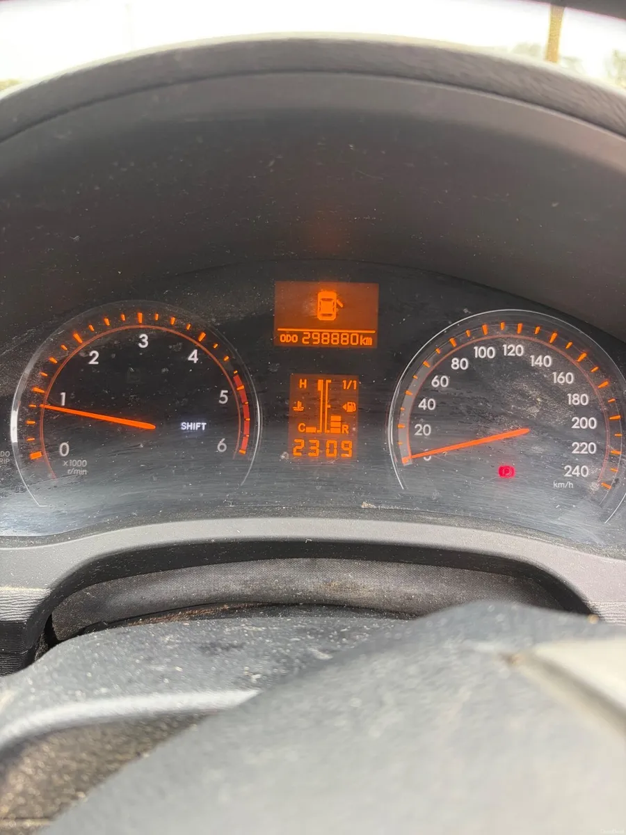 Toyota Avensis 2010 - Image 2