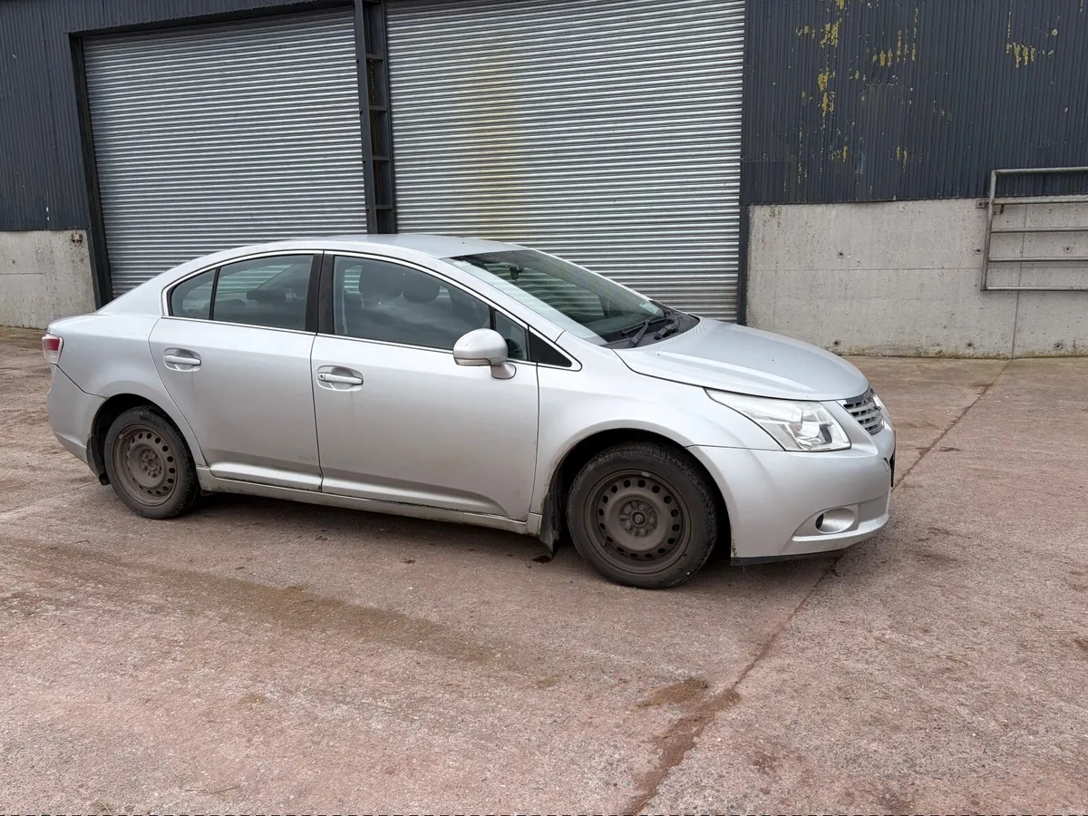 Toyota Avensis 2010 - Image 1