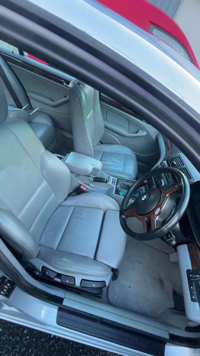 BMW 318i 2002 - Image 2