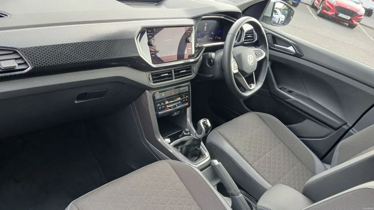 Volkswagen T-Cross R-Line 1.0 TSI M6F 115HP **APP - Image 3