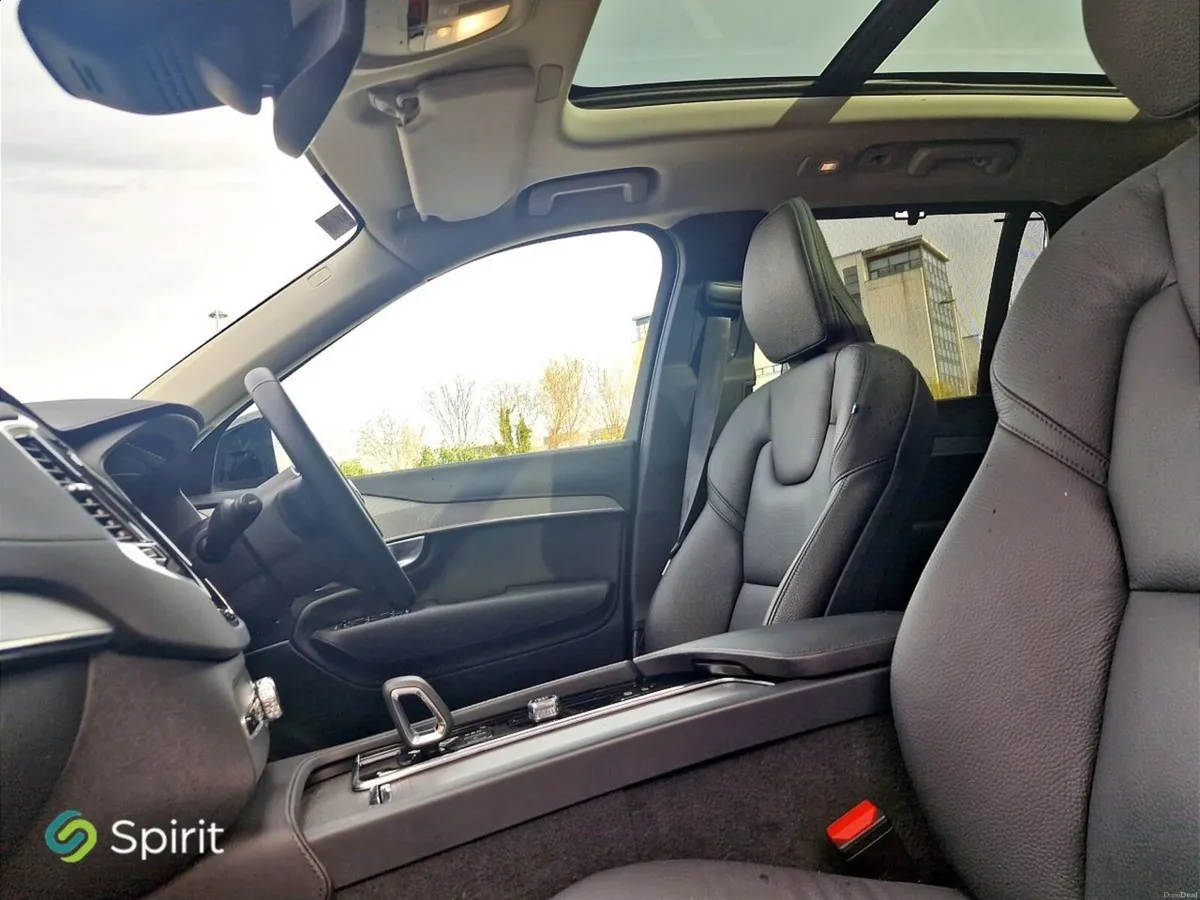 Volvo XC90 T8 Plug In Hybrid, AWD Plus (Bright The - Image 4