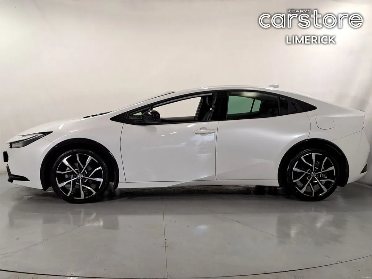 Toyota Prius 2.0 Litre Plug-in Hybrid (223 hp) - Image 6