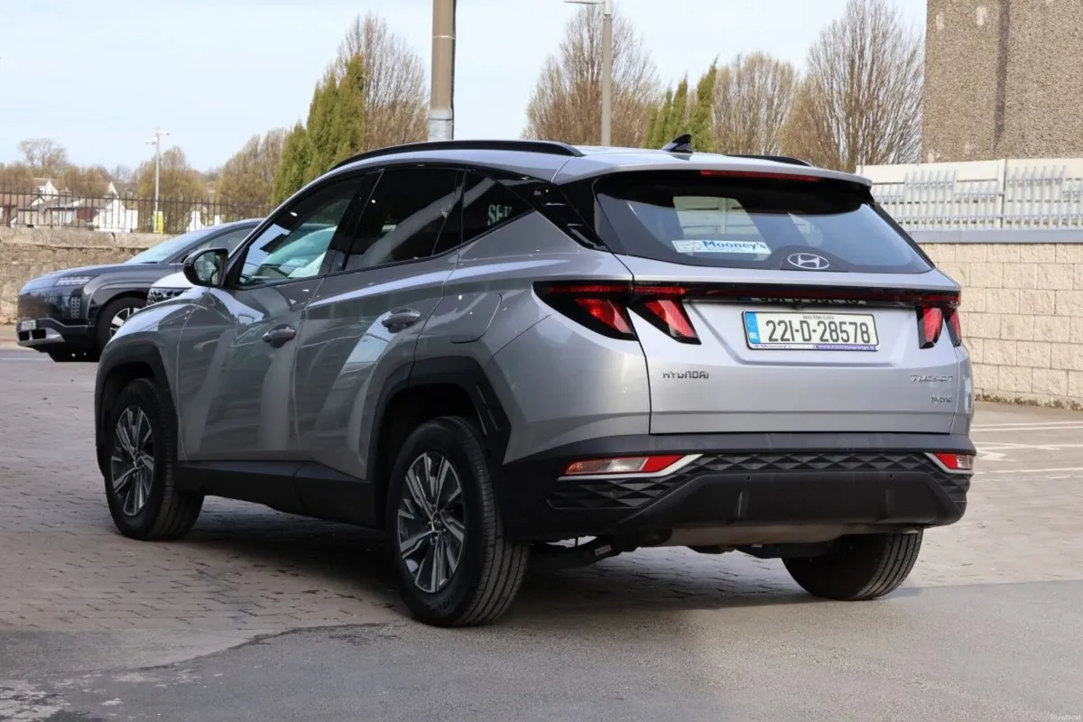Hyundai Tucson 2WD Executive HEV Auto - Image 3