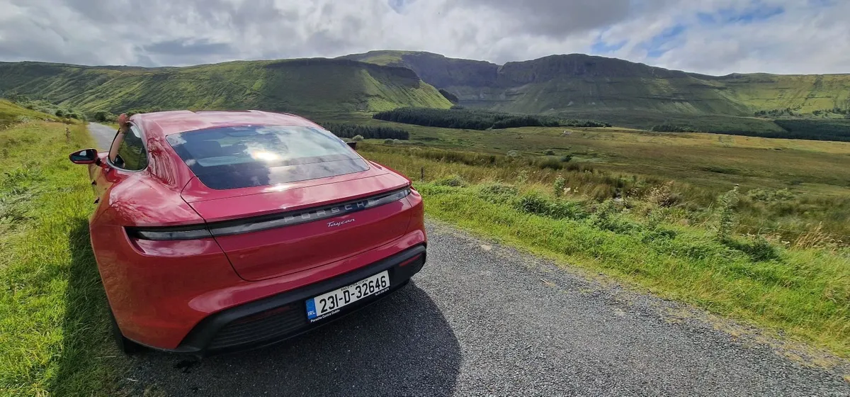 Porsche Taycan 2023 - Image 4