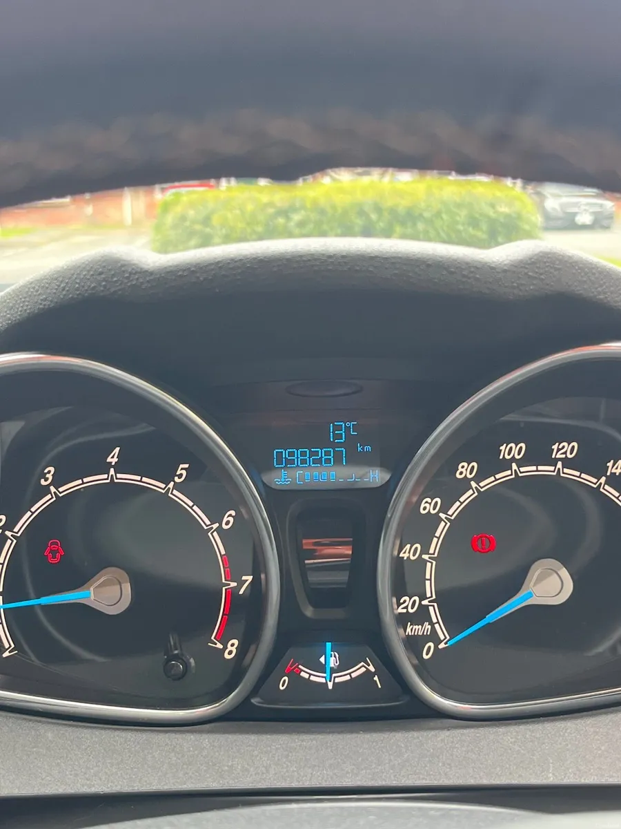 Ford Fiesta MCA Titanium 1.25 60PS M5 5DR - Image 2