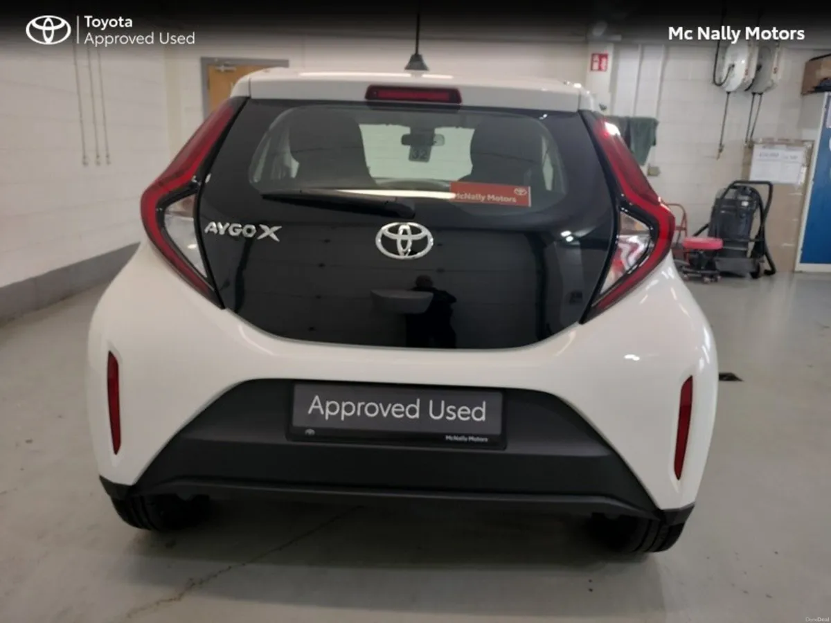 Toyota Aygo X 1.0 PULSE PETROL MANUAL LOW KMS - Image 4