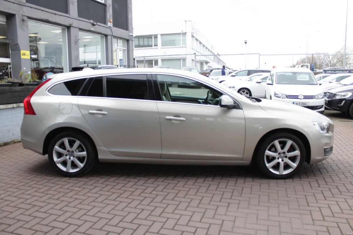2017 VOLVO V60 2.0D4 5DR ESTATE - Image 3