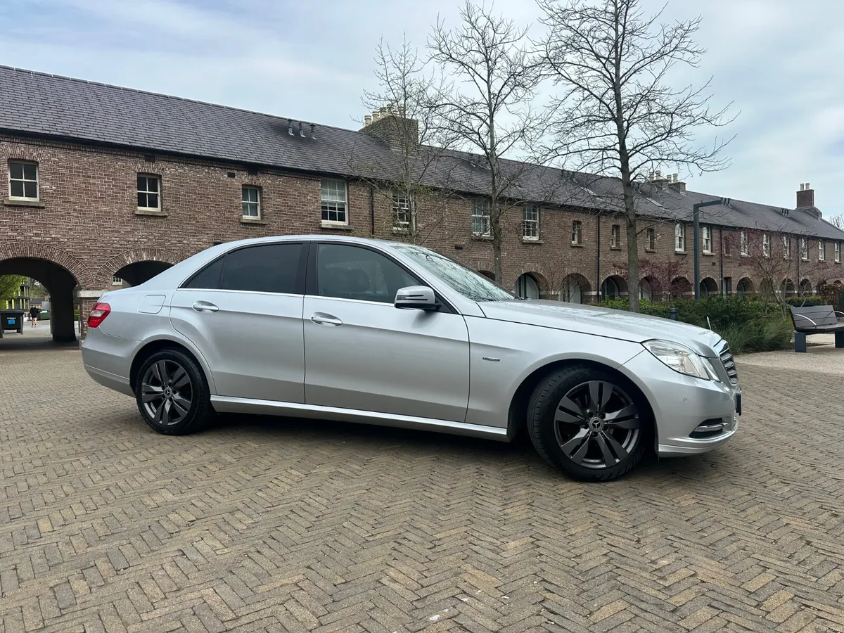 Mercedes-Benz E-Class 2012 - Image 2