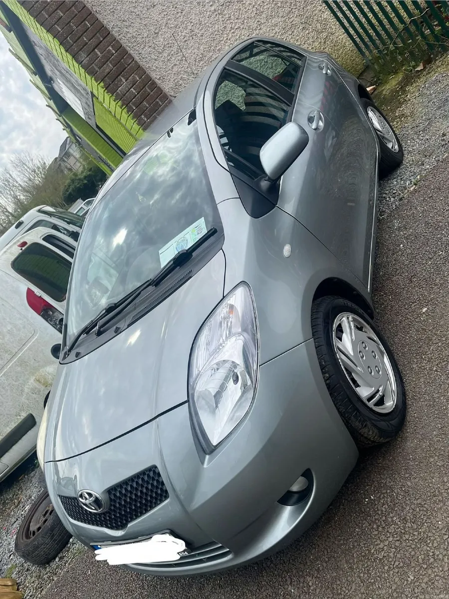 Toyota Yaris 2009 - Image 2