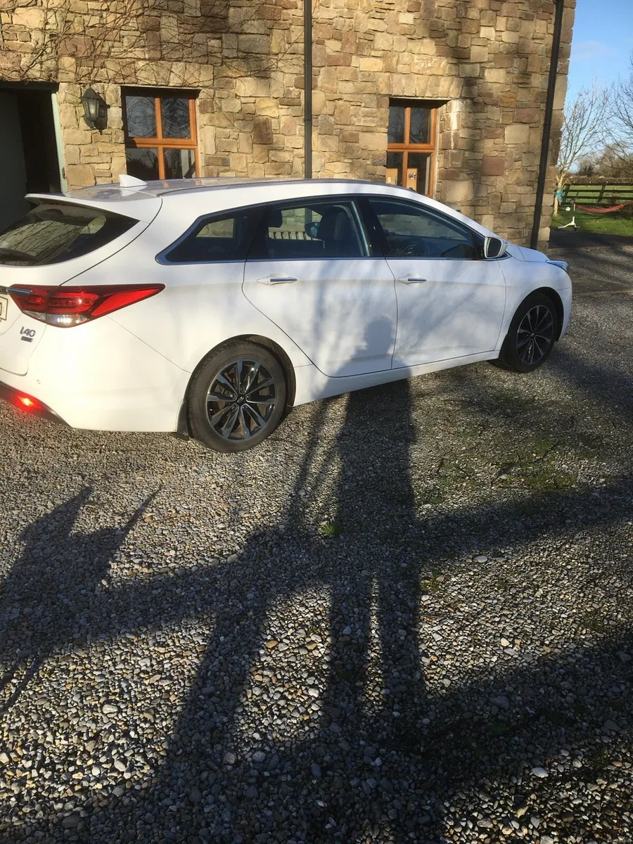 Hyundai I40 Estate Executive Plus - Image 2