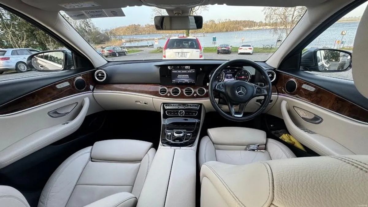 2017 Mercedes-Benz 200 - Image 4