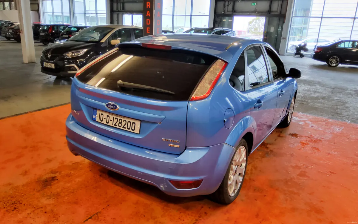 Ford Focus 2010 - Image 3