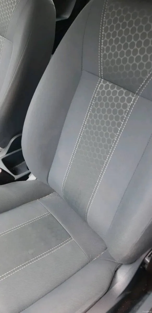 2012 ford feista - Image 3