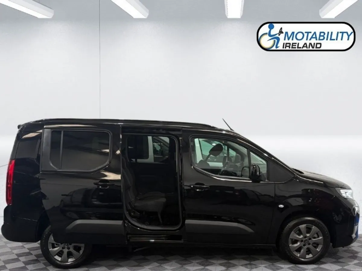 Opel Combo Life Wheelchair Accessible - Image 4