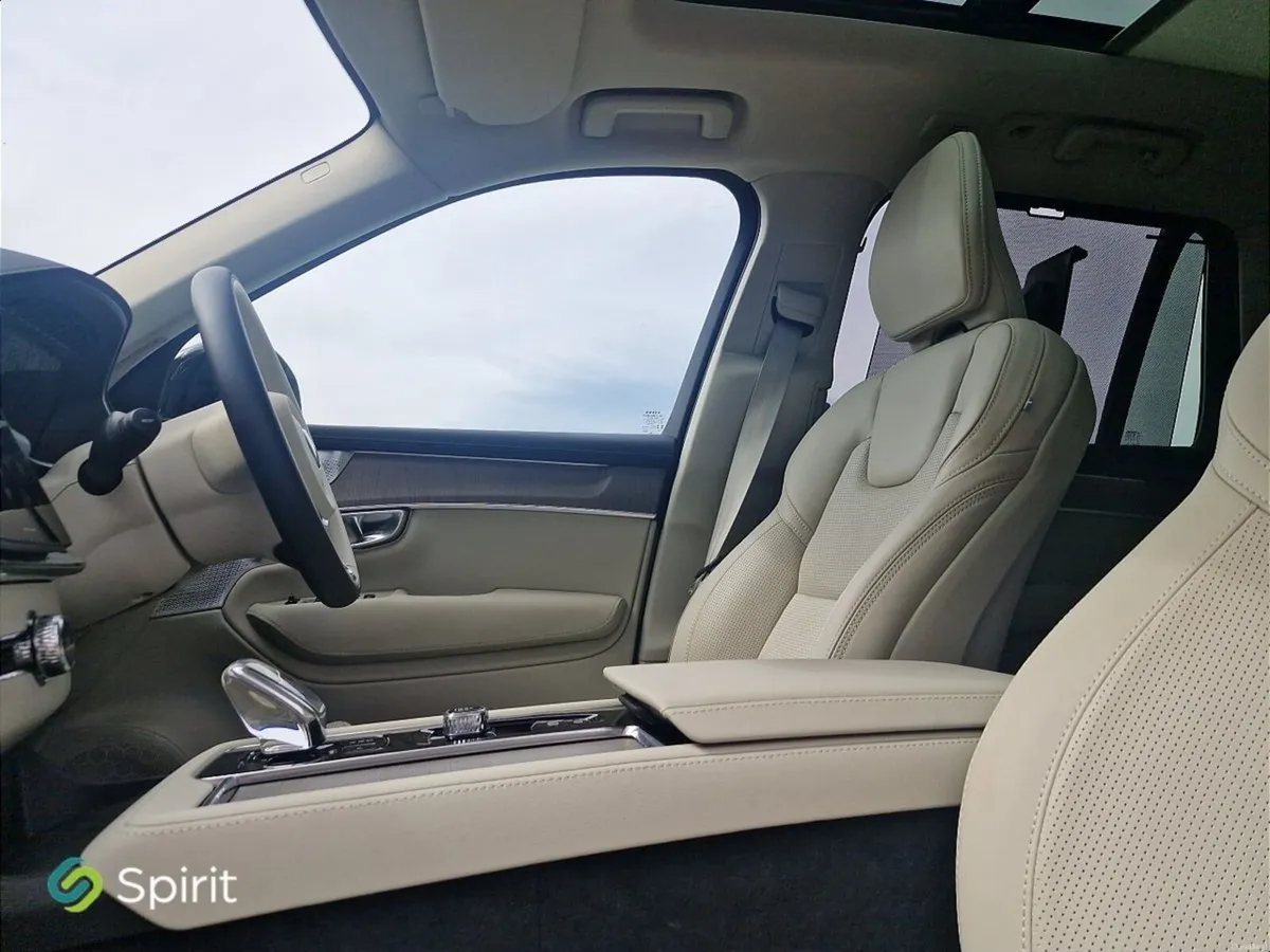 Volvo XC90 T8 Plug In Hybrid, AWD, Ultra (Dark The - Image 4