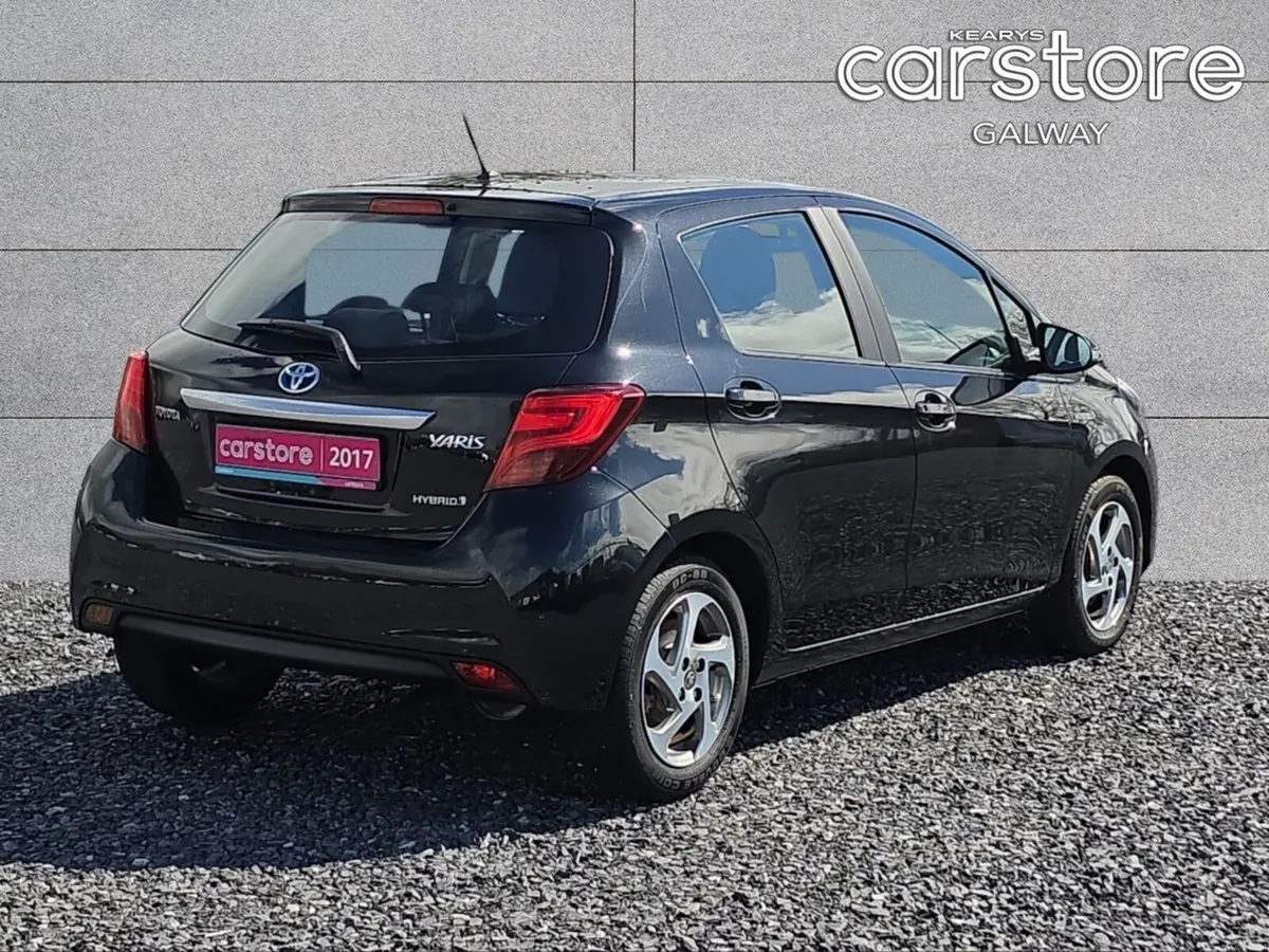 Toyota Yaris Hybrid Luxury - Image 3