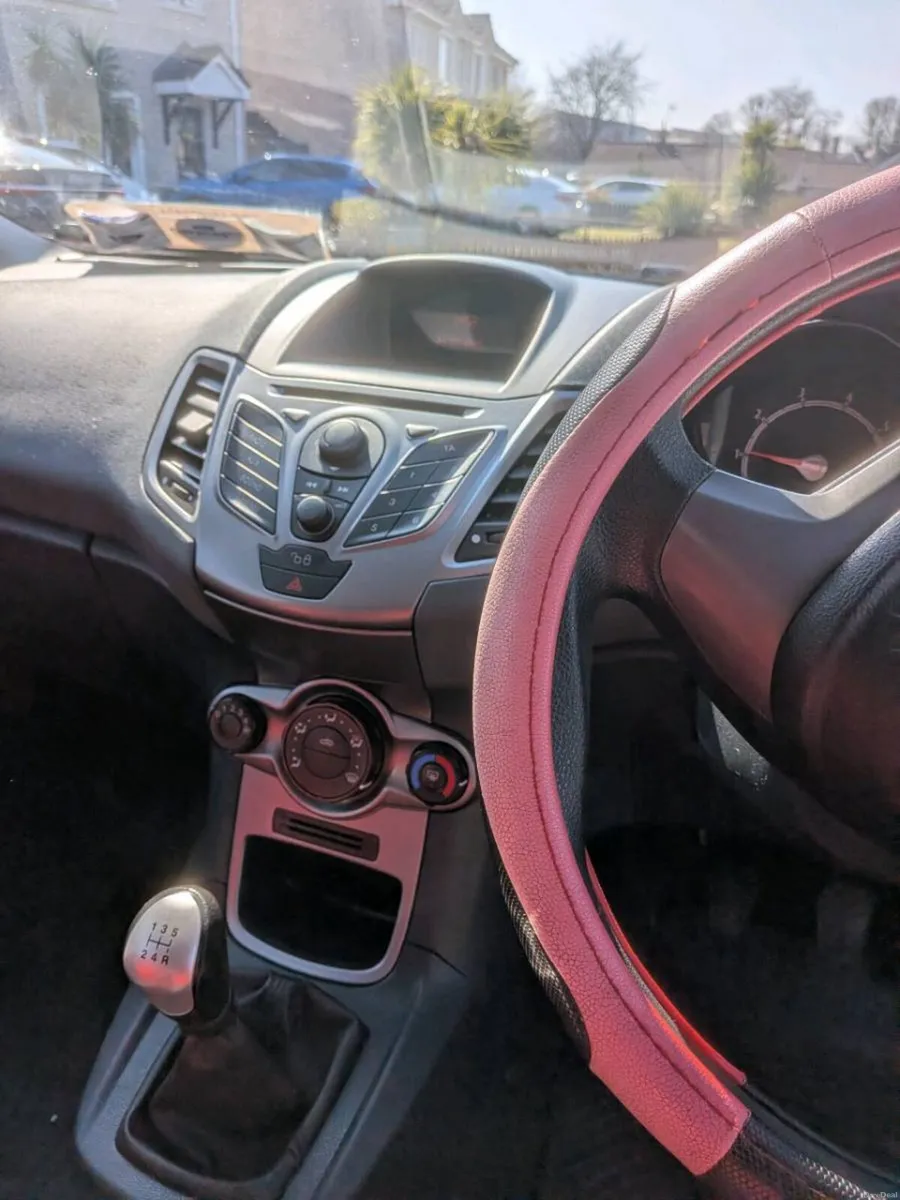 2011 Ford Fiesta - Image 1