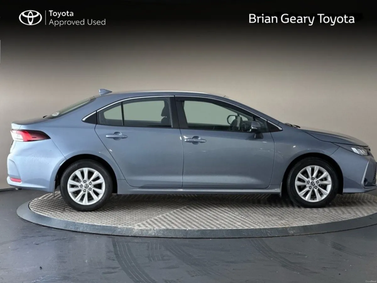 Toyota Corolla HYBRID LUNA SALOON - Image 3