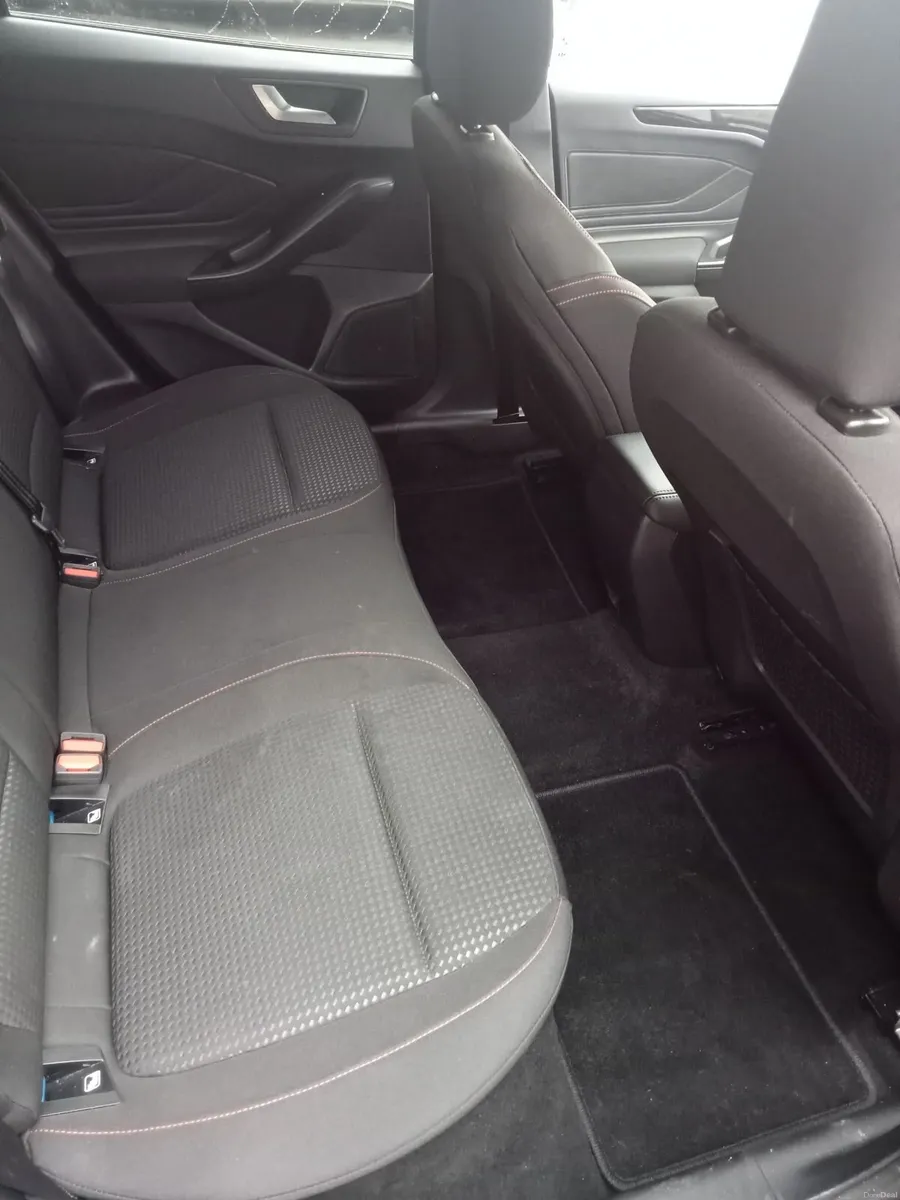 Ford Focus 2024 ST-Line - Image 3