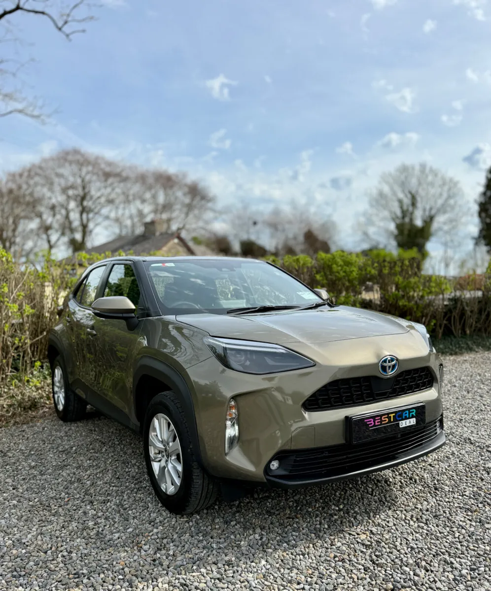 2023 Toyota Yaris Cross 1.5 Hybrid Luna Automatic - Image 2