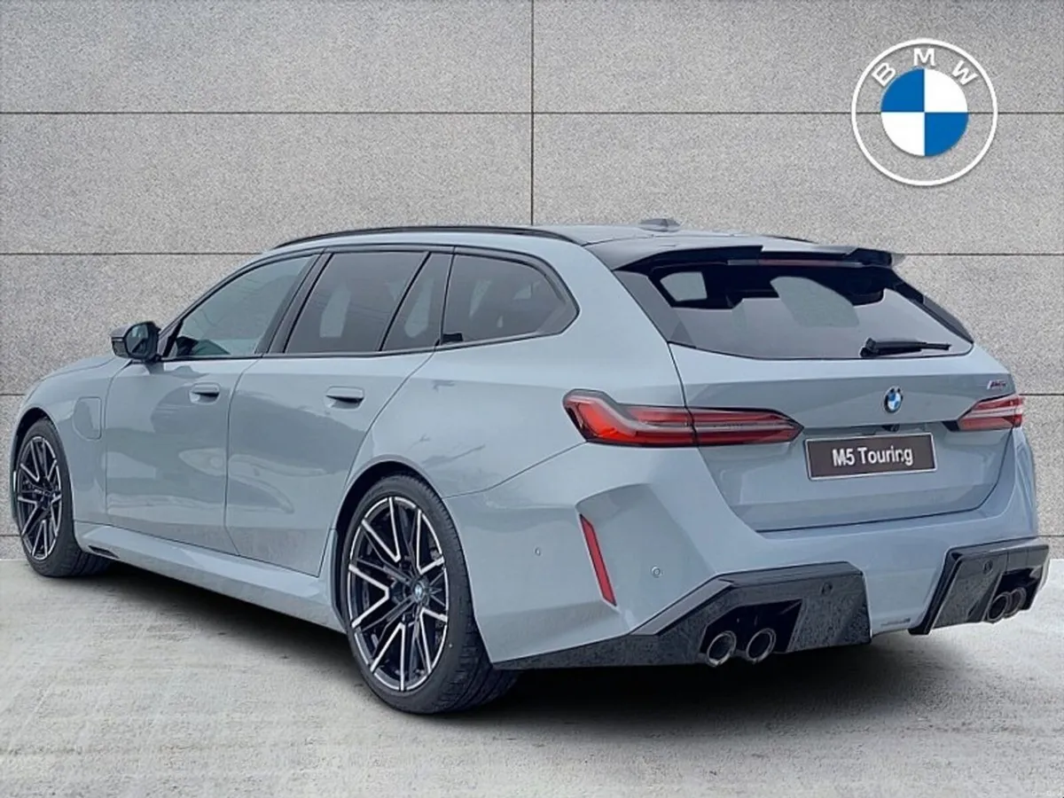 BMW M5 Touring - Image 2