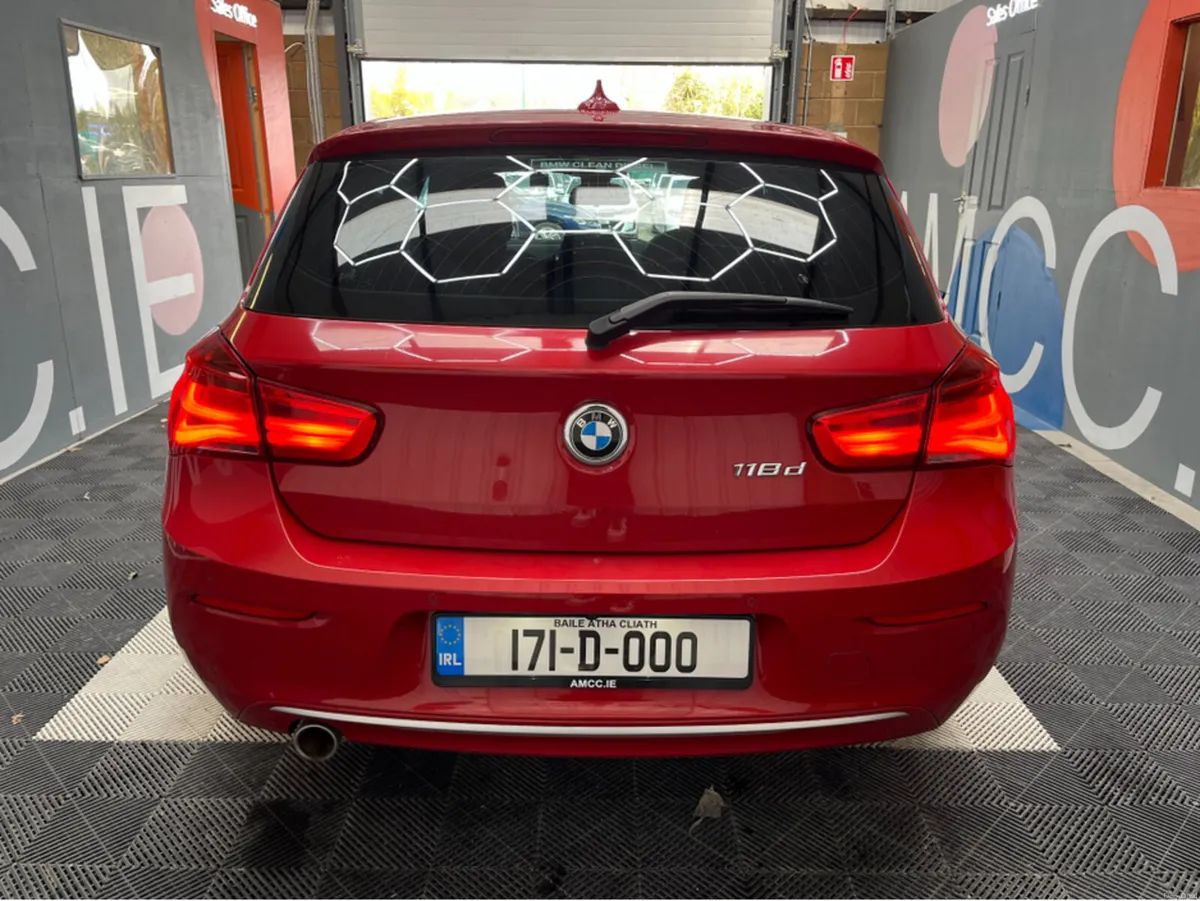 BMW 1-Series 2017 BMW 118D STYLE 2.0 AUTOMATIC / C - Image 3