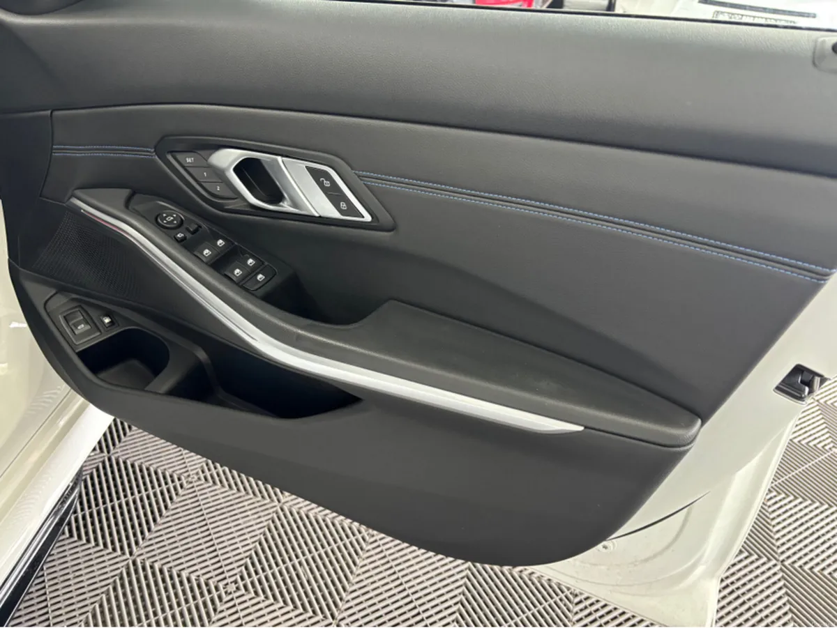 BMW 3-Series BMW 330E M SPORT AUTO*ELECTRIC HEATED - Image 4