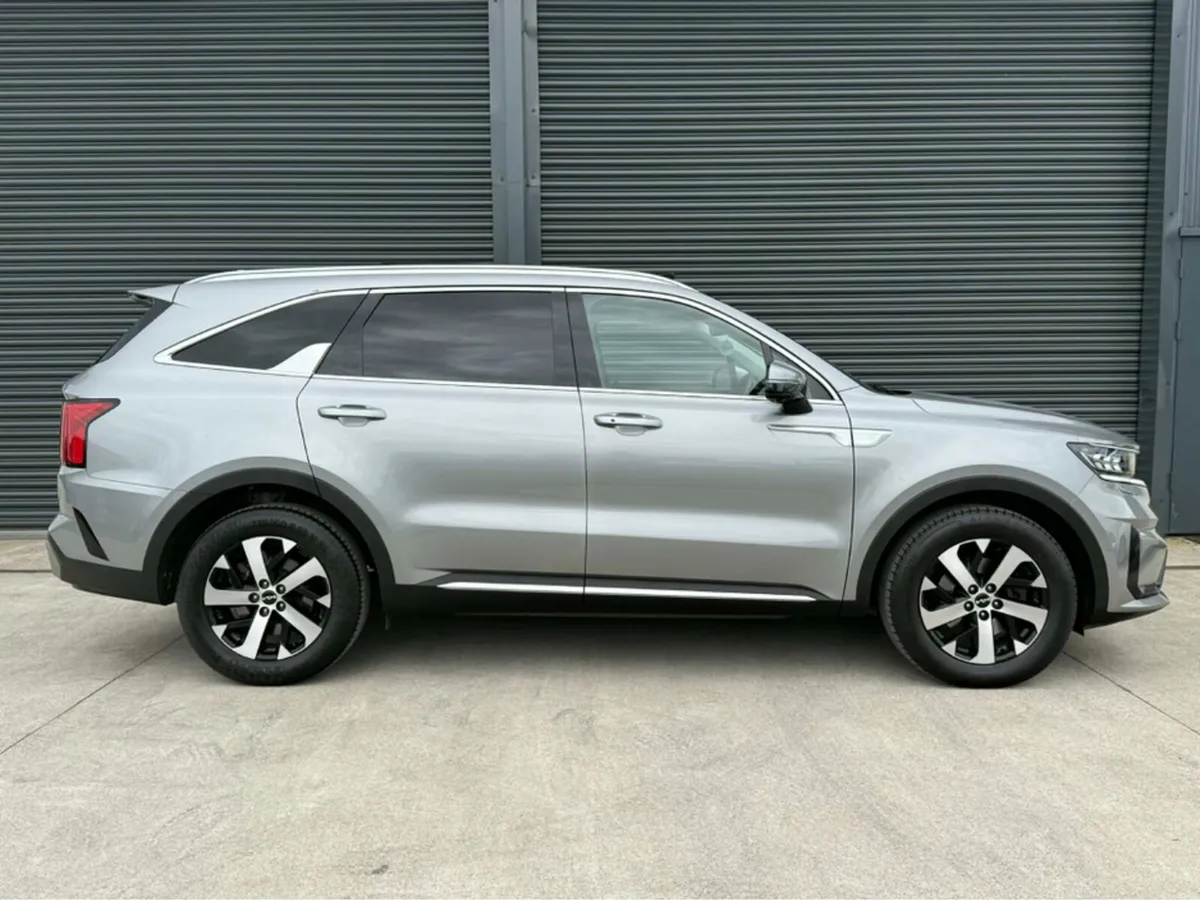 Kia Sorento K4 5DR AUTO ** HUGE SPEC 7 SEATER ** - Image 4
