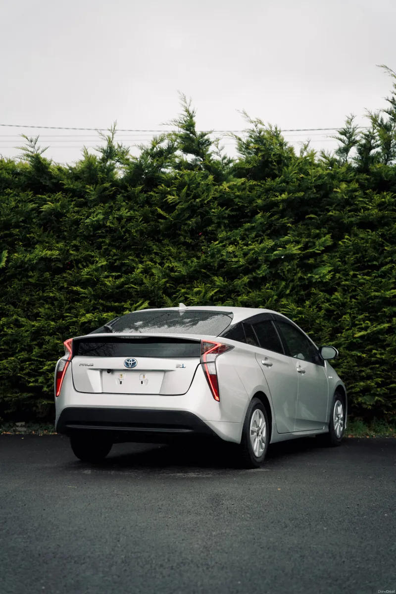Toyota Prius 1.8 2018 - Image 3