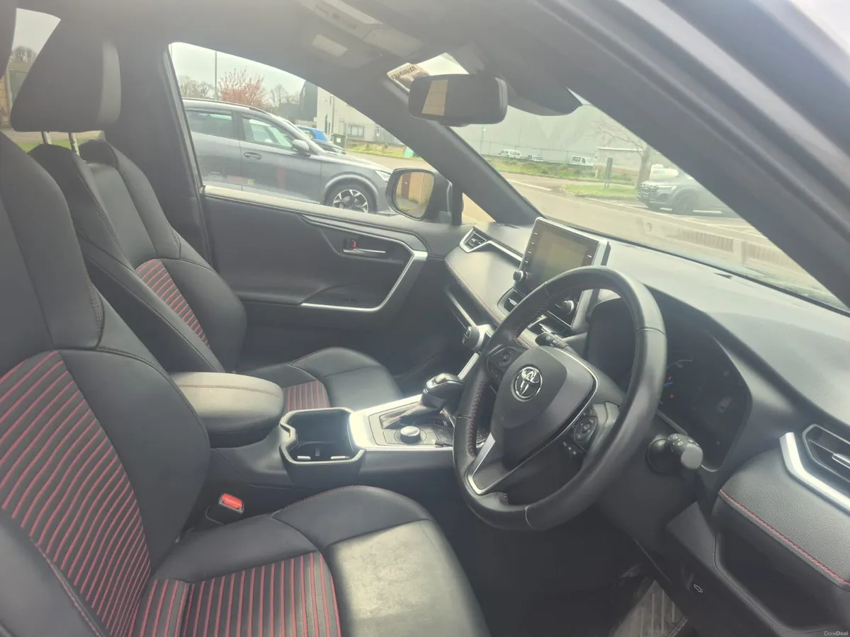 Toyota RAV42.5 PHEV SPORT - Image 3