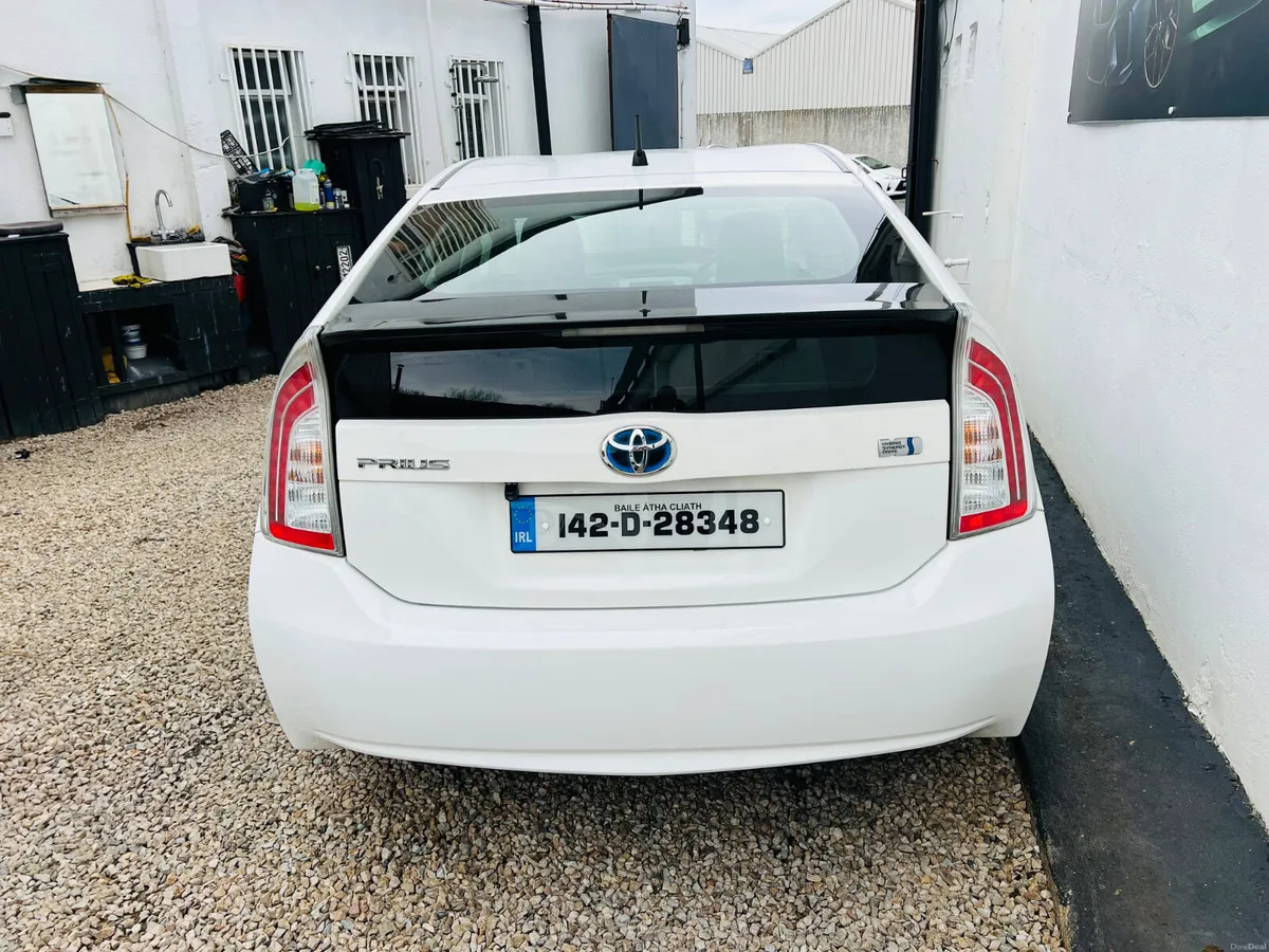 2014 Toyota Prius 1.8 Hybird *low kms* - Image 4
