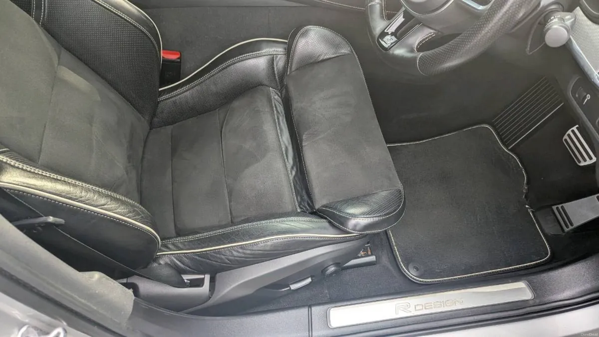 Volvo S90 D4 R design - Image 2