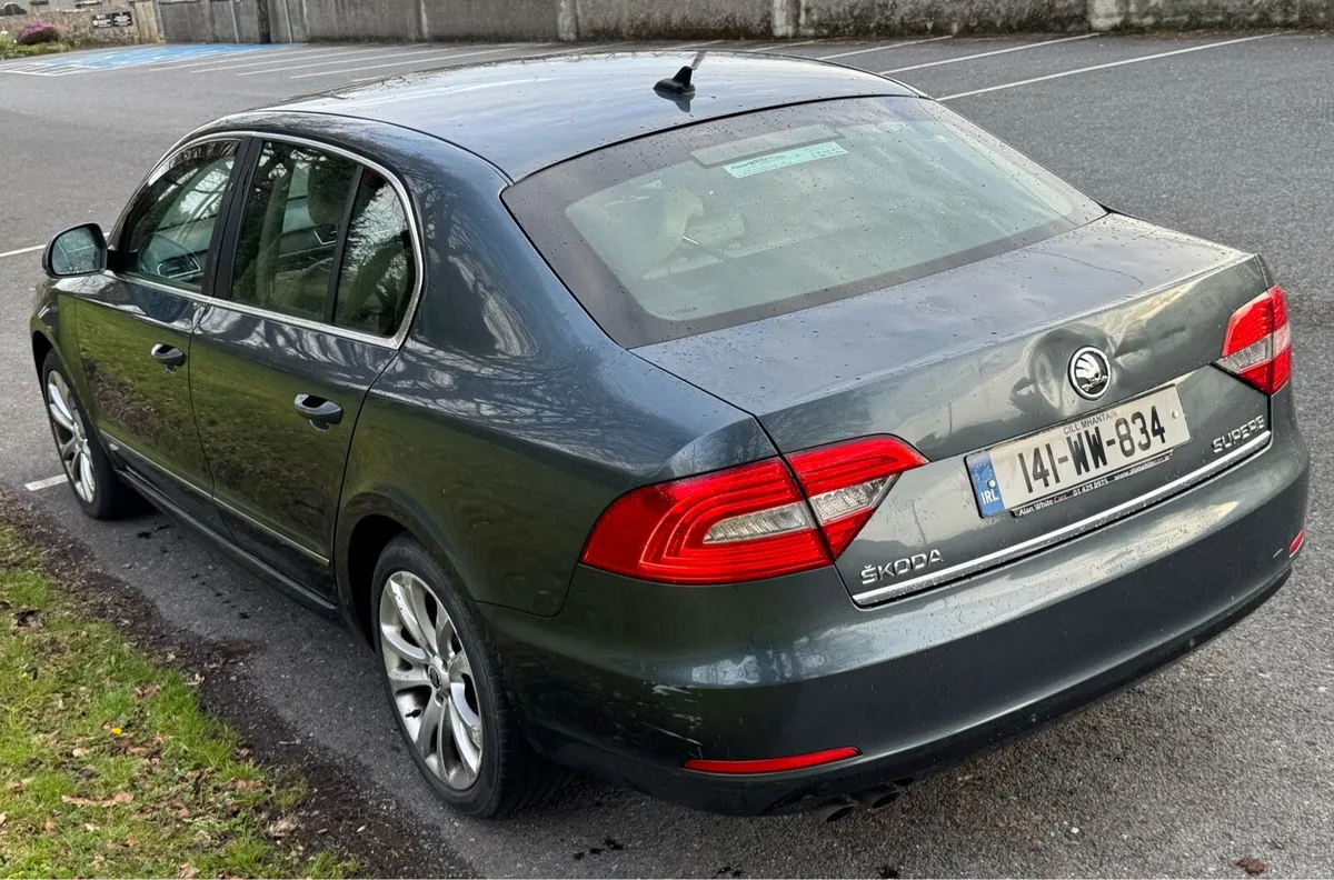 Skoda Superb 2014 - Image 4