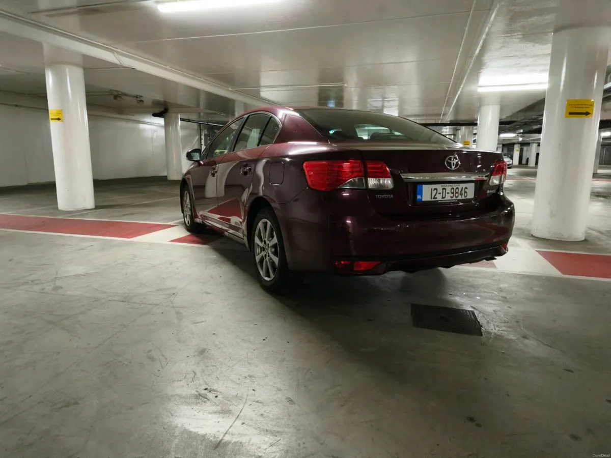 Toyota avensis very low km - Image 3