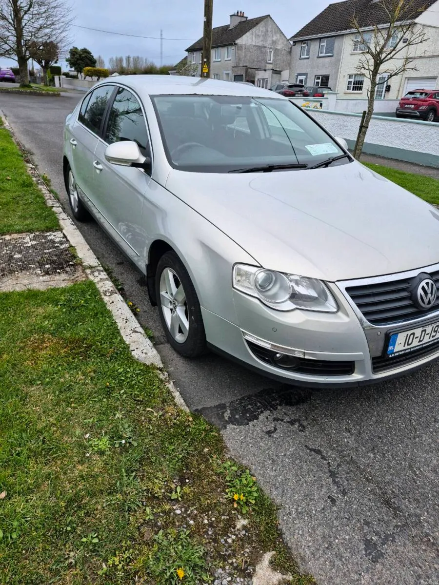 2010 Volkswagen Passat - Image 1