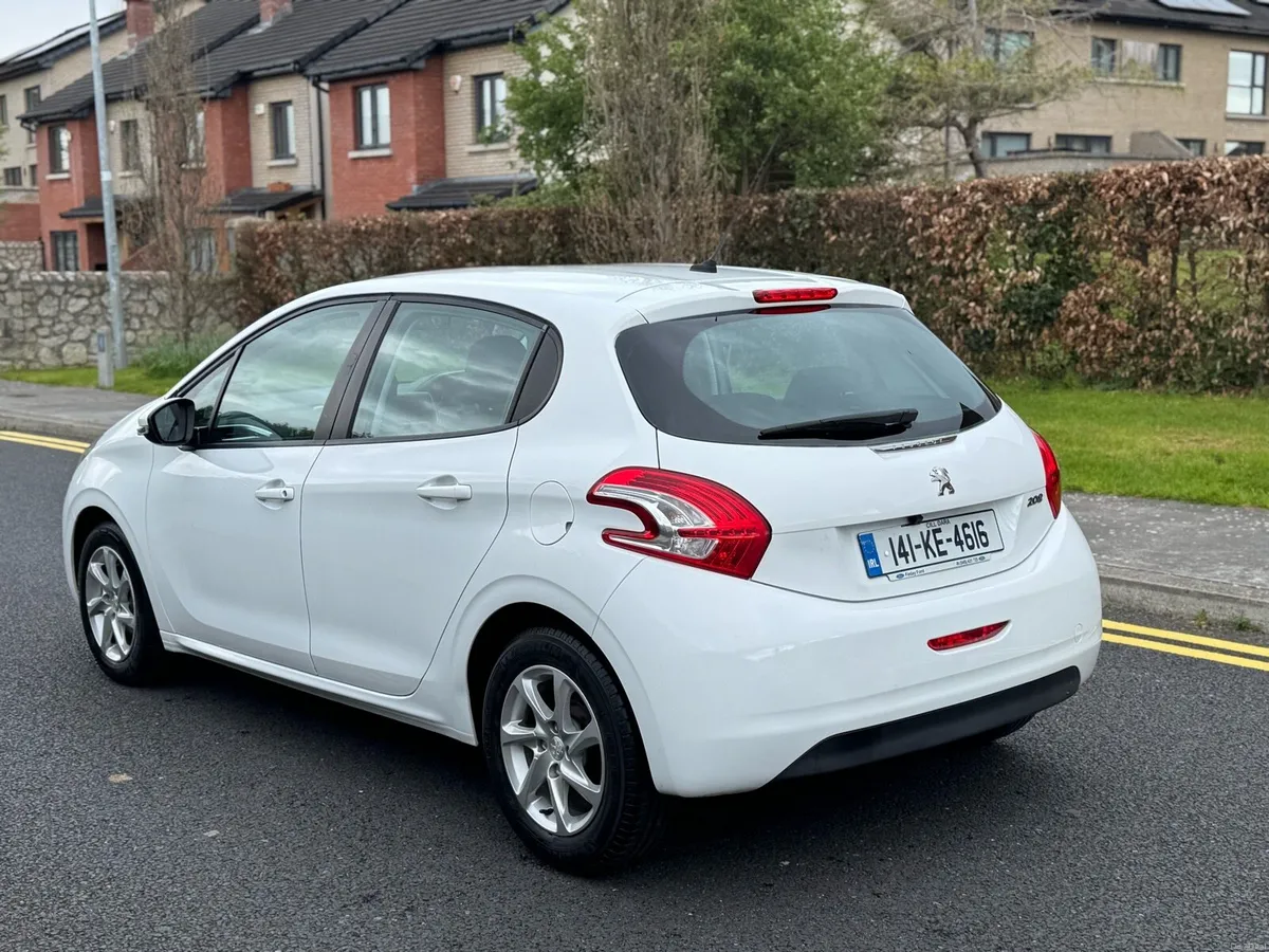 Peugeot 208 - Image 4