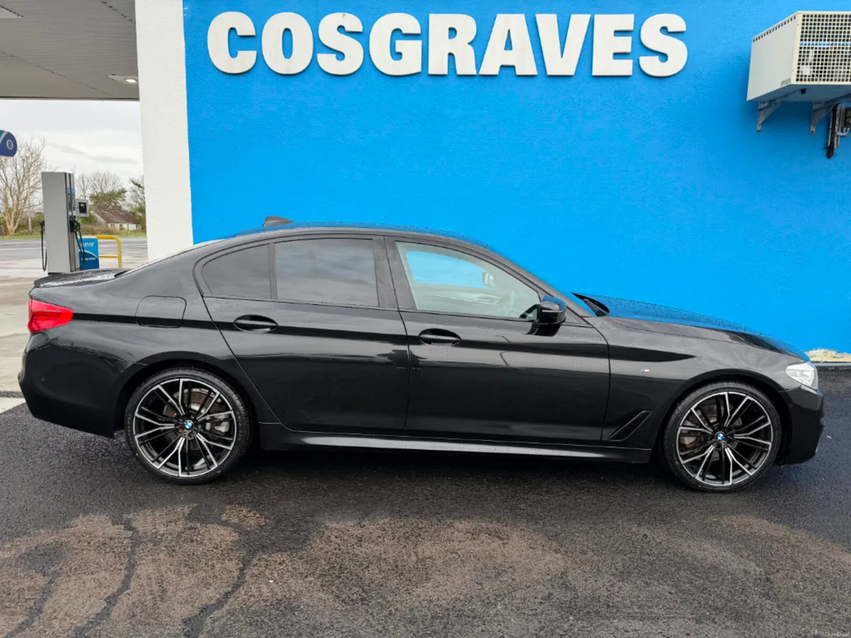 BMW 5-Series 520D M SPORT * WIRELESS CAR PLAY / FU - Image 2