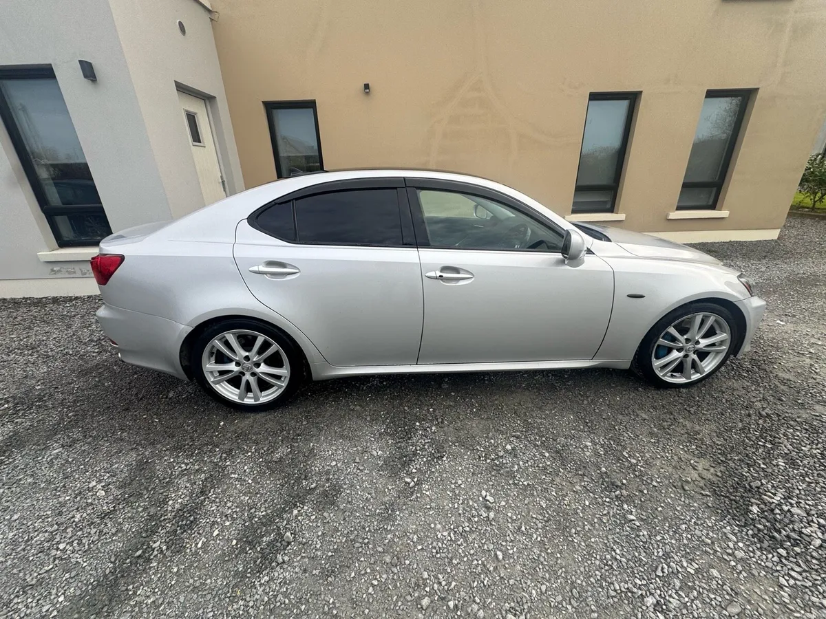 Lexus is350. - Image 1