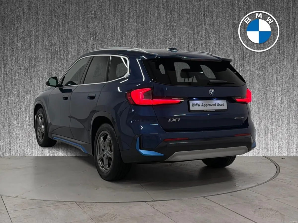 BMW iX1 xDrive30 xLine PAN ROOF - Image 3