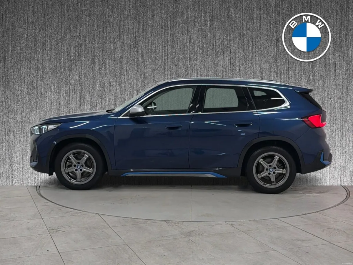 BMW iX1 xDrive30 xLine PAN ROOF - Image 4