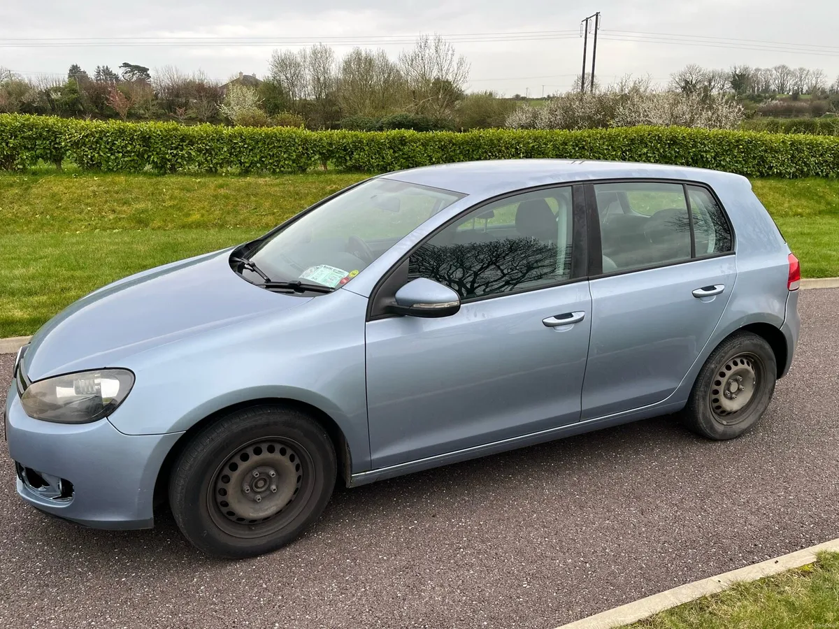 2010 Volkswagen Golf - Image 3