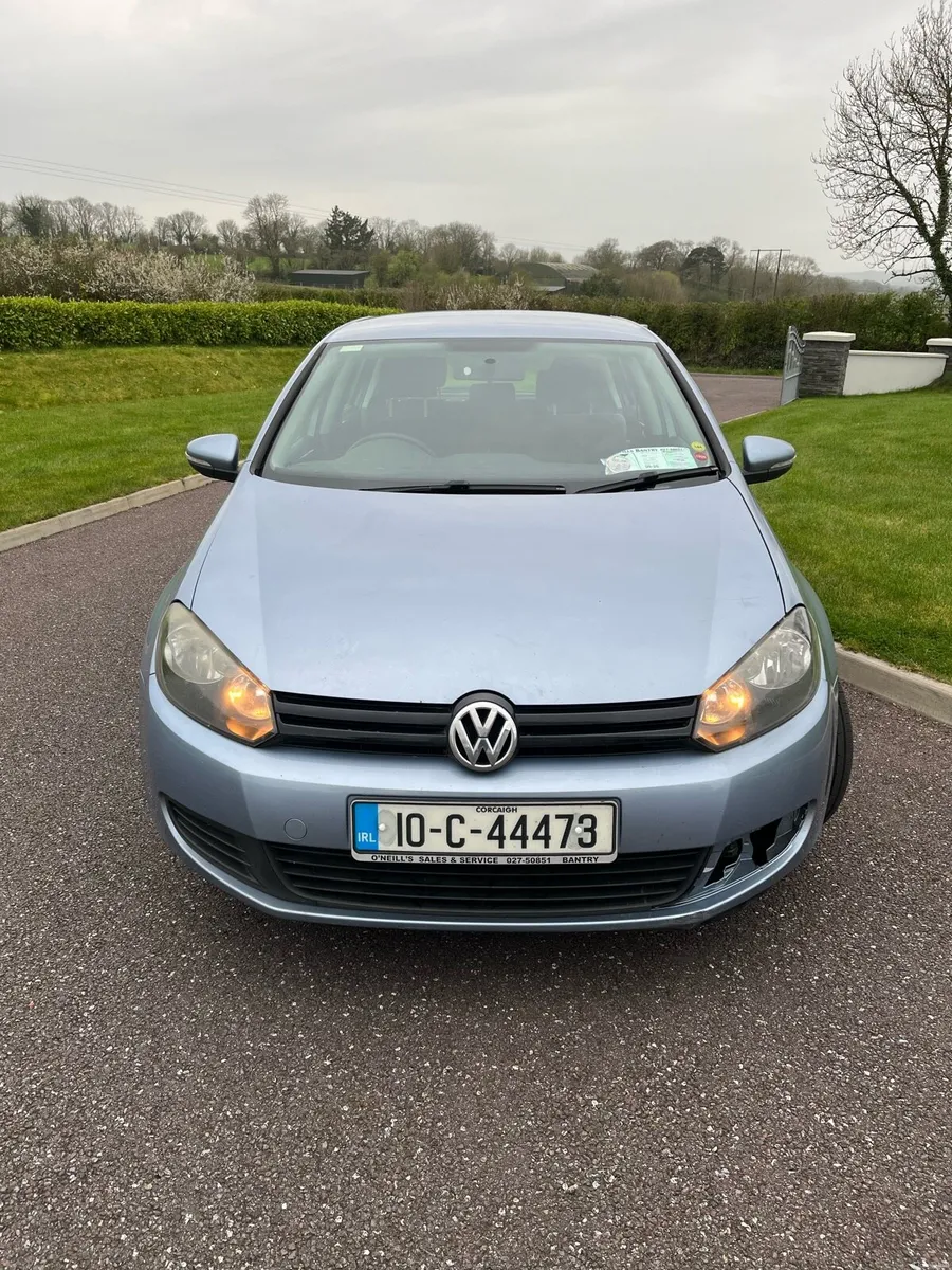 2010 Volkswagen Golf - Image 1