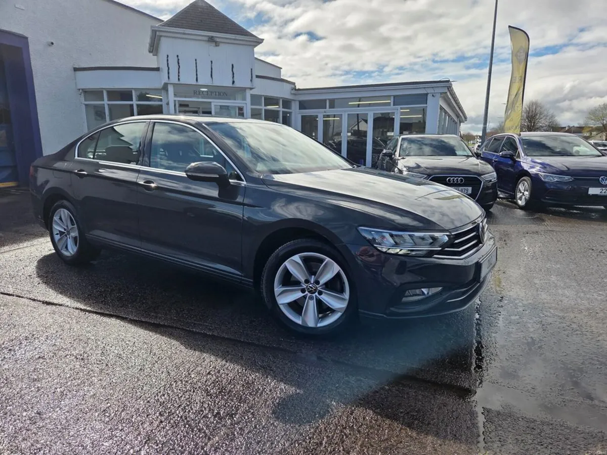 Volkswagen Passat SE NAV TDI - Image 1