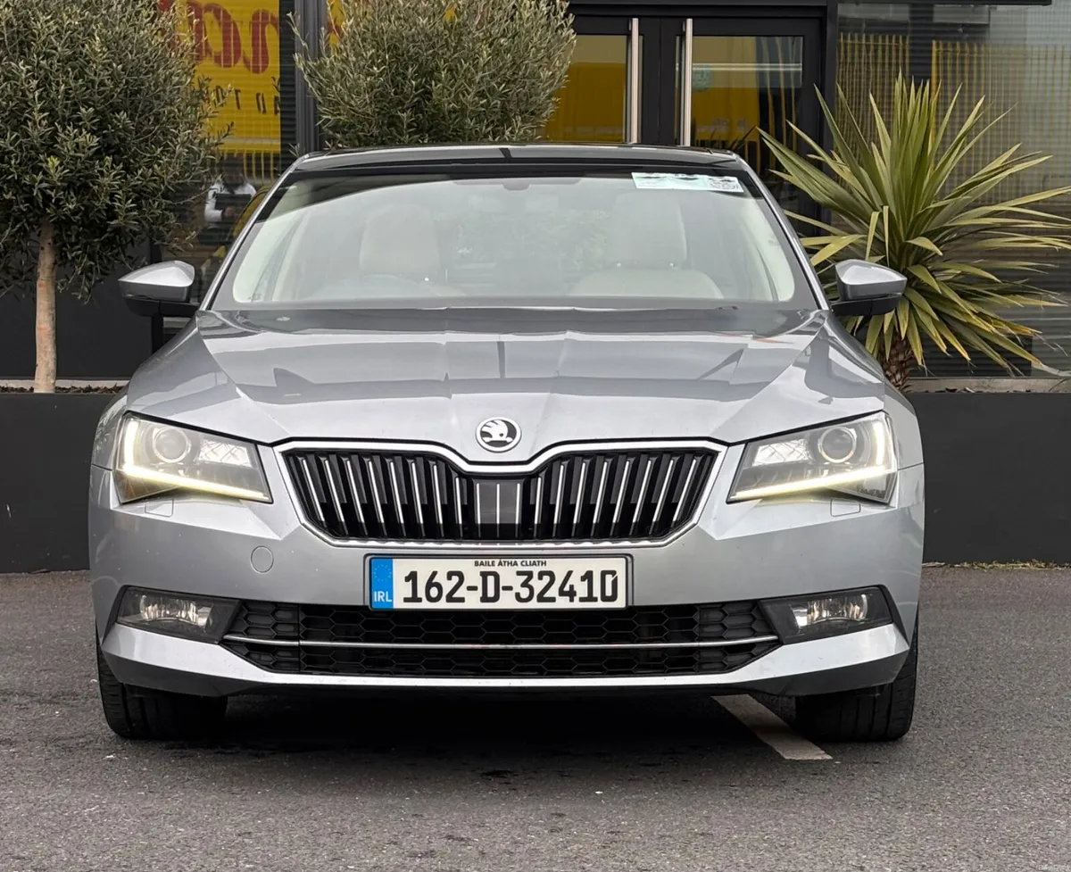 2016 Skoda Superb *SUNROOF*LEATHER INTERIOR * - Image 2