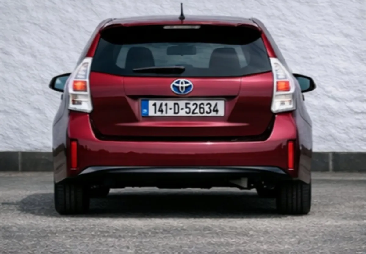 2014 Toyota Prius Alpha 1.8 Hybrid - Image 3